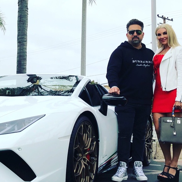 Meet your Posher, Trish NO TRADES🙅🏼‍♀️ - Picture 3 of 5